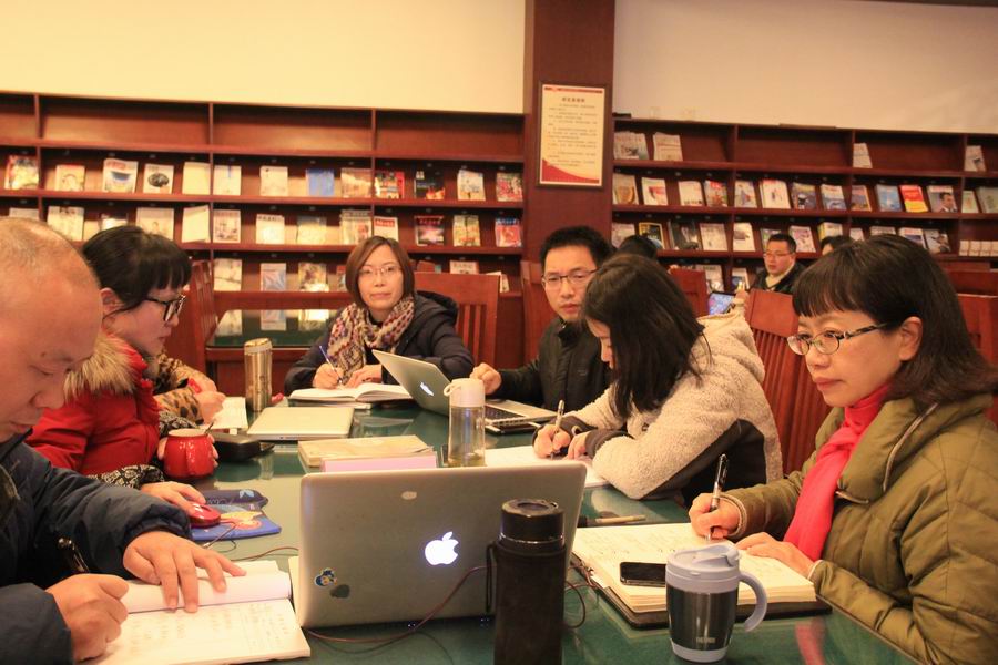 调整大小 3、英语教研组讨论.JPG