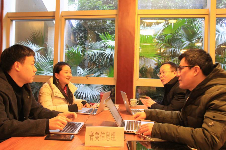 调整大小 8、音乐、美术、信息教研组讨论.JPG